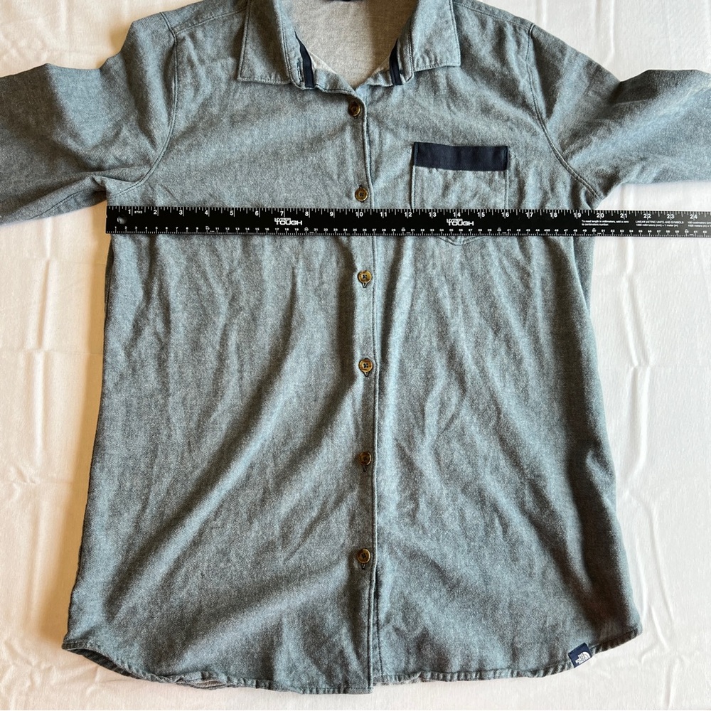 The North Face Gray / Blue Button Up Shirt M - Picture 2 of 11